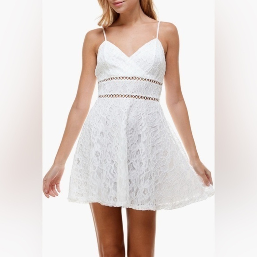 Row A White Lace Ladder Trim Skater Dress - Size Medium (NWT)